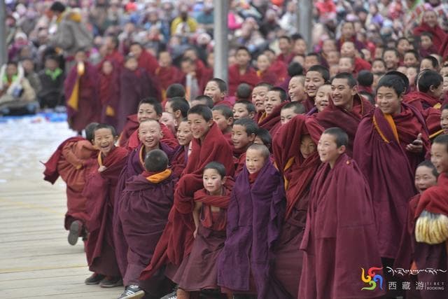 藏族和尚的服饰穿搭解析，了解藏传佛教文化！