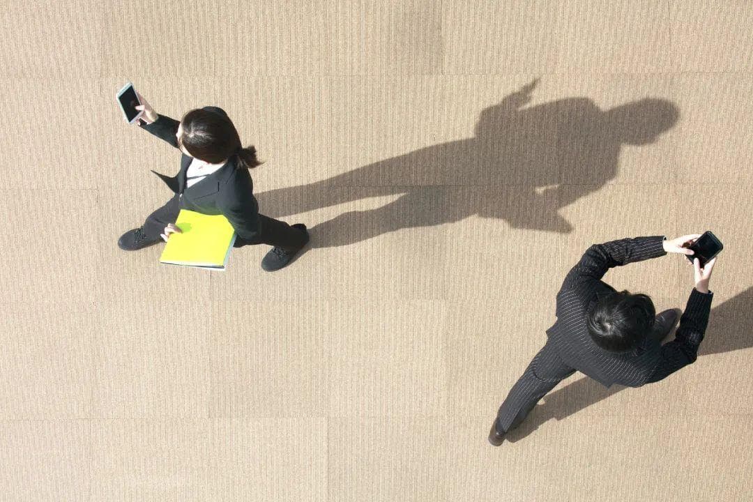 为什么躺着刷手机伤眼？这份正确用手机指南请收好