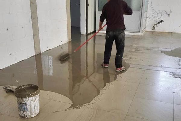自流平水泥修补地面怎么操作?