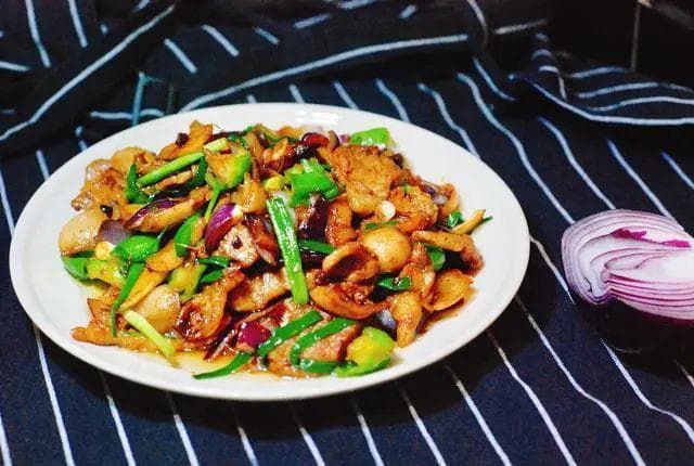 回锅肉要先煮多长时间？揭秘回锅肉美味秘诀！