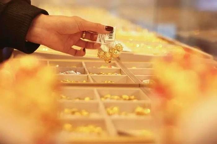金饰价格突破900元关口，专家解析金价上涨原因