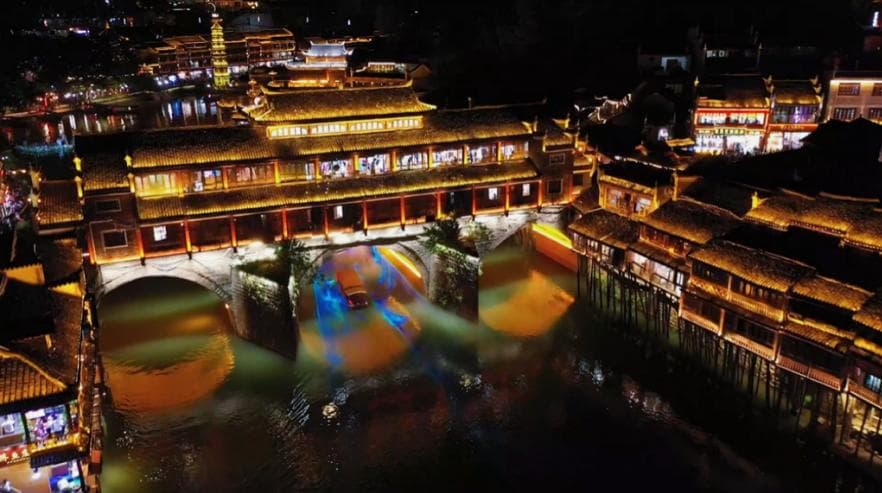 湖南凤凰：旅拍夜游逛古城