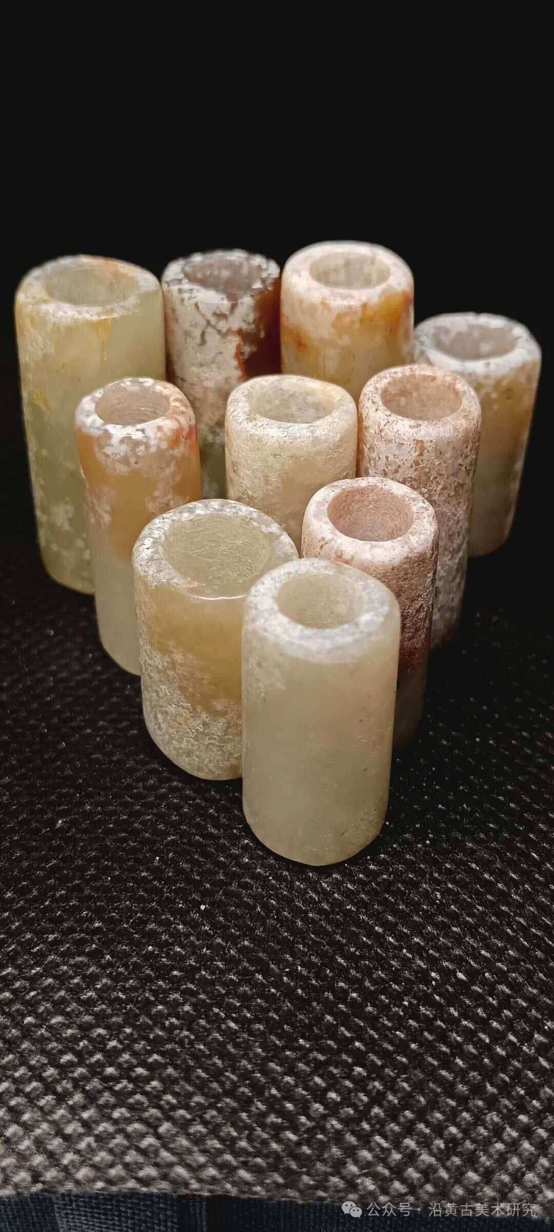 高古珠玉“灰皮沁”：一种独特的自然沁色现象及其鉴定价值