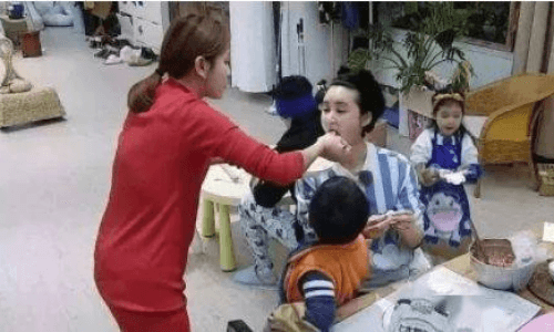 餐桌礼仪做法