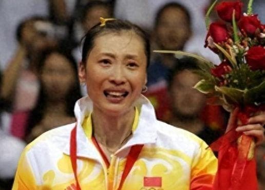 羽坛名将皮红艳，夺冠后被国羽开除，入法籍后狂揽14金，现状如何