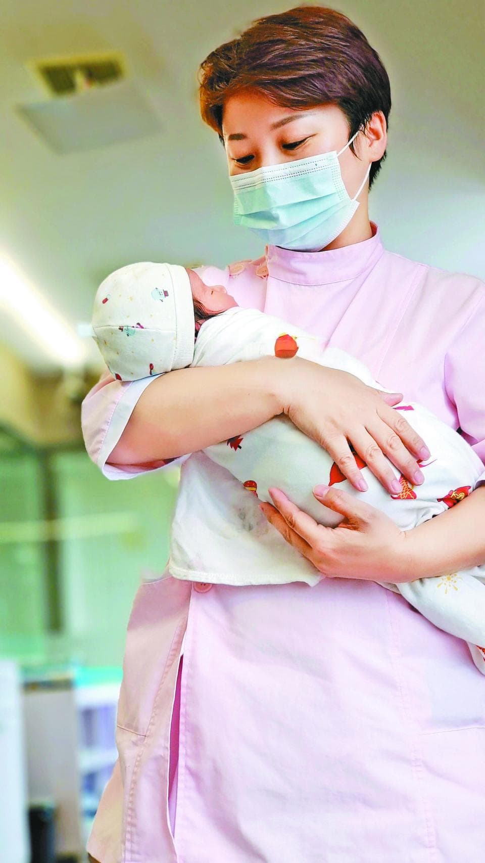 曾是教师、医生的她们，如今有个共同身份：深圳月嫂