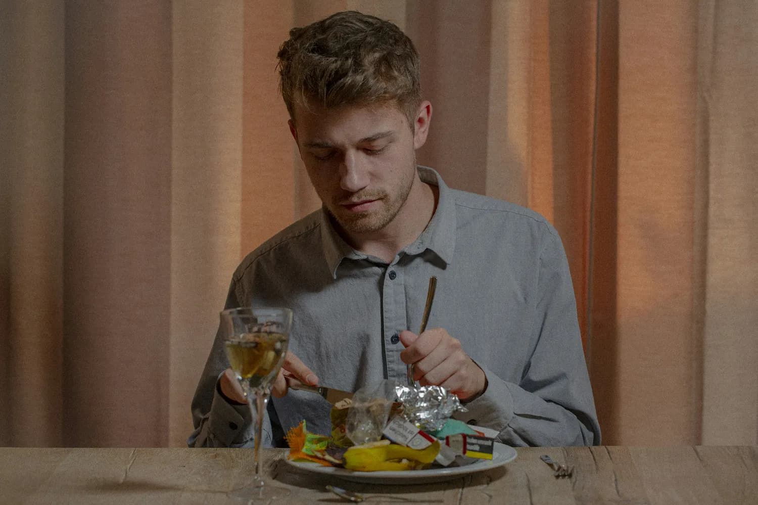 情绪性进食：如何避免因焦虑而暴食？