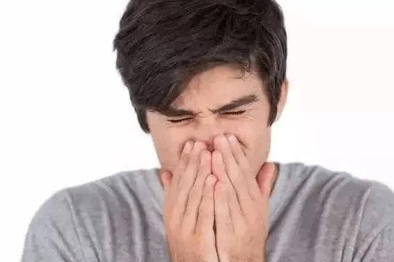 如果鼻涕中反复出现血，要警惕这种癌症！