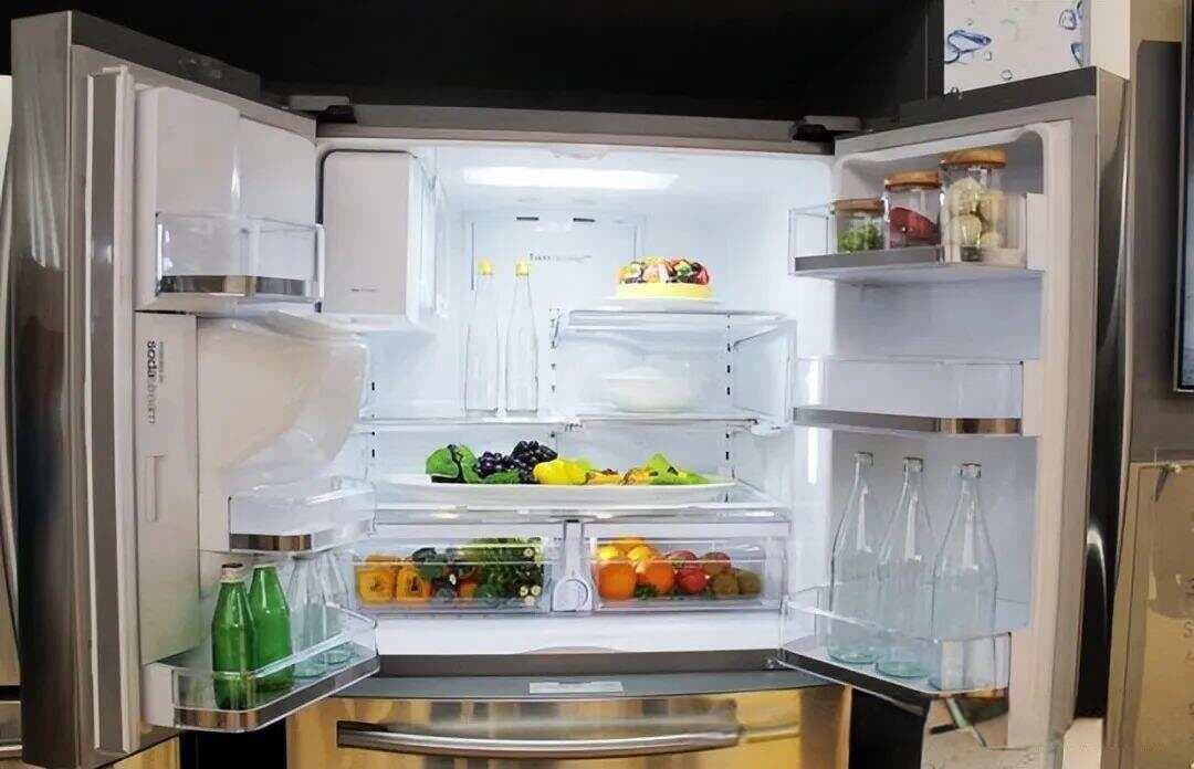 冰箱保鲜室结冰？调整温控+清理排水孔就能解决