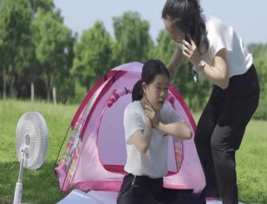 异物卡喉不要慌，学会一招能救命——海姆立克急救法详解