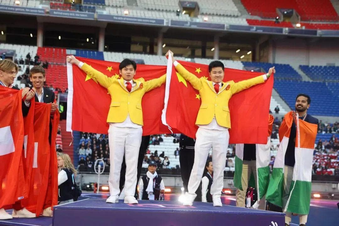 俩00后从网瘾少年一路逆袭，称“兴趣是最好的自律神药”……