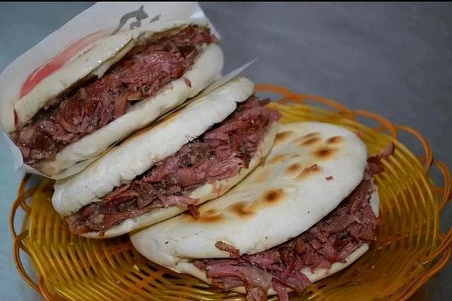从腊牛馍到水盆羊肉：西安8大经典早餐制作详解