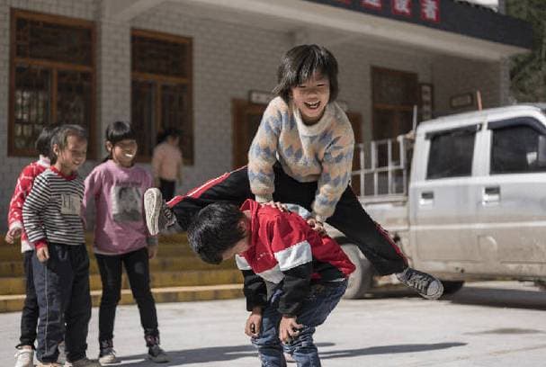 远方贫困的小学生有哪些？关注！远方贫困小学生的困境与需求!