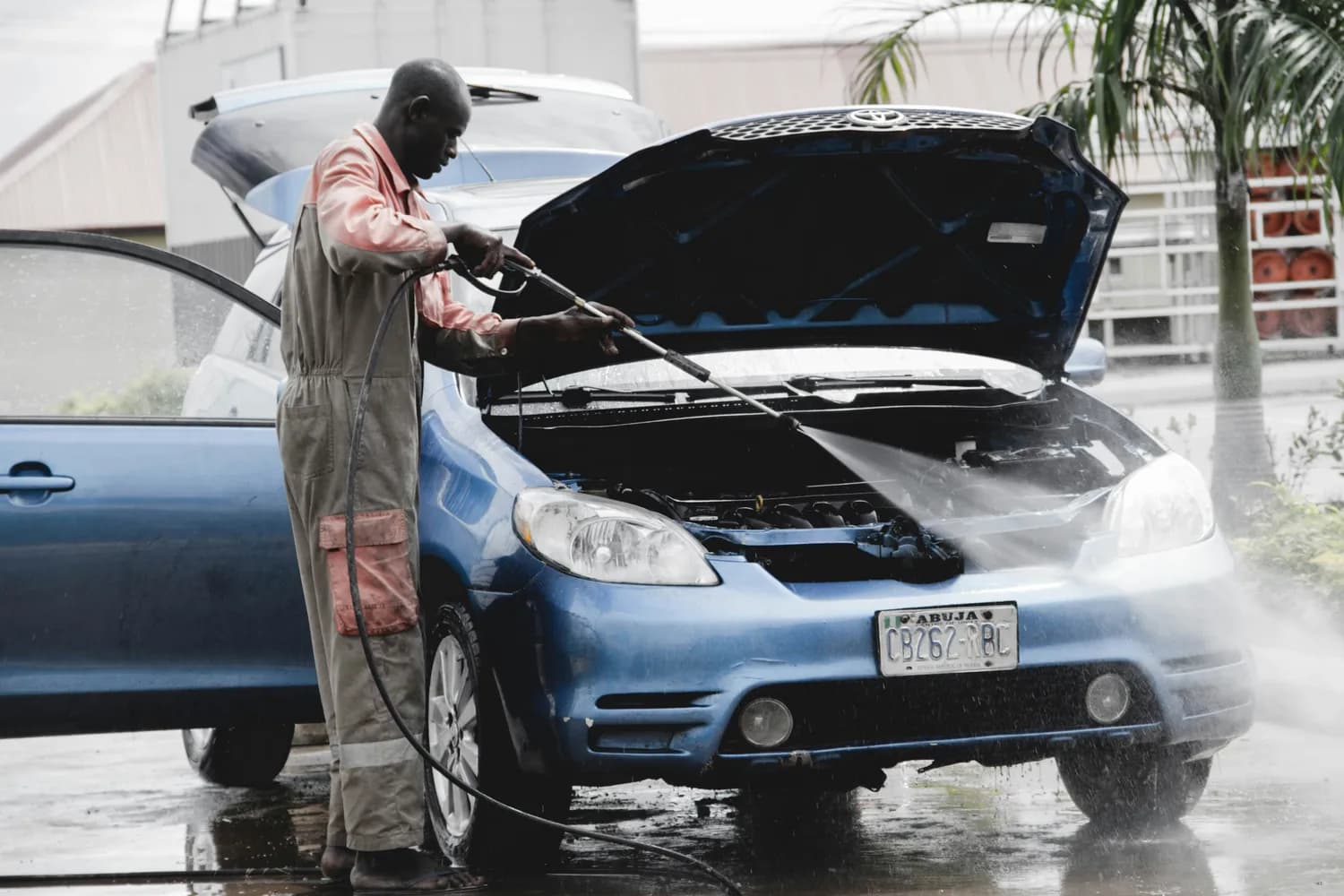 高压水枪洗车：真的伤车吗？