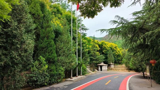 邢台沙河封峦寺：千年古刹隐于山林，红墙黄瓦映秋色