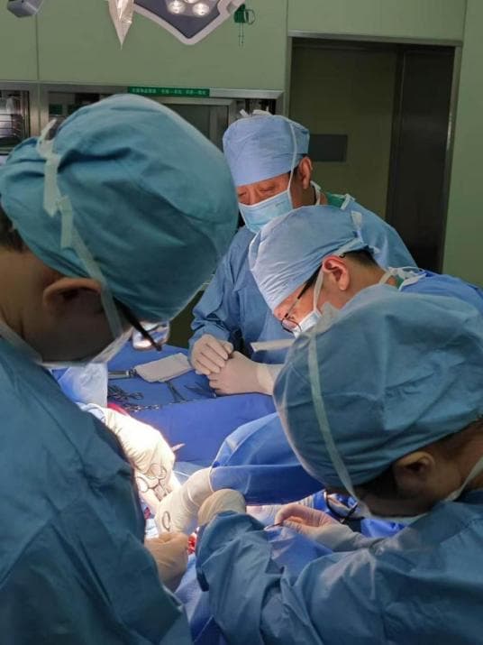 “腺”上攻坚  哈医大二院甲状腺外科成功完成一例高难度甲状腺手术