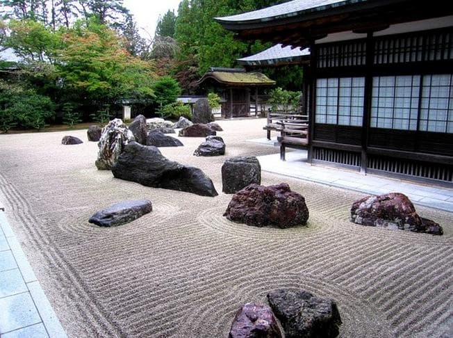 日本枯山水庭园：禅意之美与艺术匠心