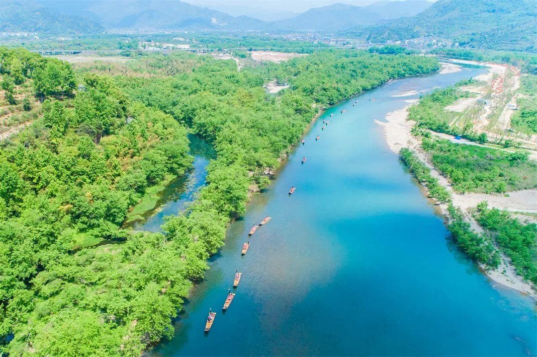 撑一支长篙，向楠溪山水漫溯