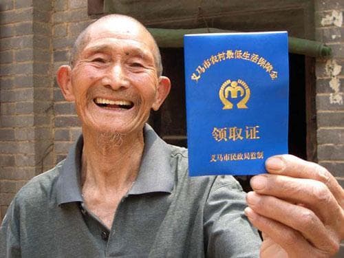 三重保障、一站式服务，我国完善低保户医疗救助体系