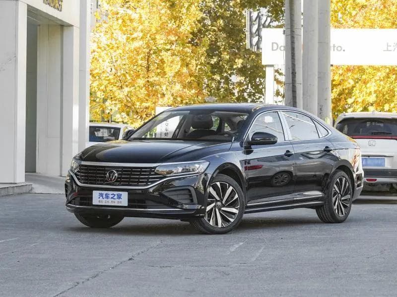 买一台20万的车，每个月养车要花多少钱?