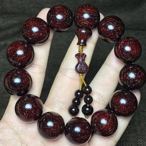 佩戴紫檀手串有什么好处，了解紫檀手串的功效与作用？