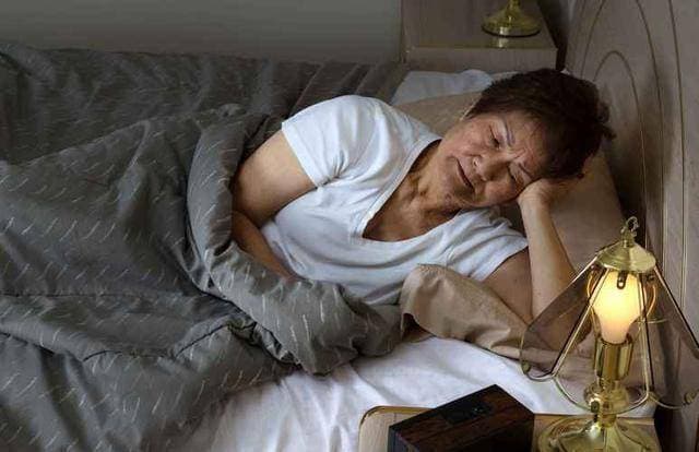 为何失眠的人越来越多？年轻人要多于老年人？或与5种习惯相关联