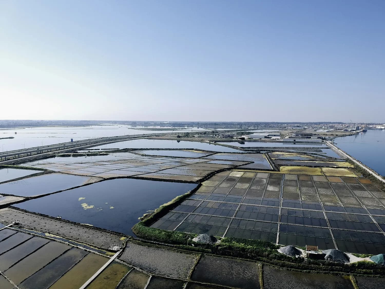滴水湖畔的临港新城：从滩涂到千亿产业新城