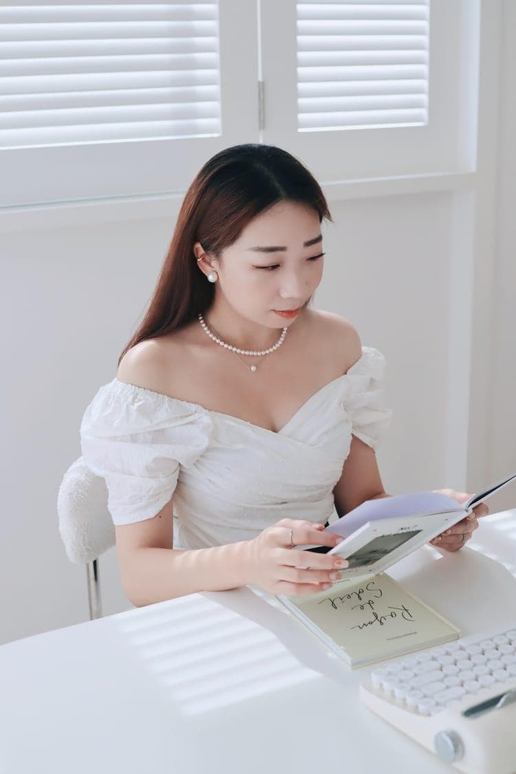 项链穿搭指南：8种戴法，不同领口、服装风格都轻松百变！