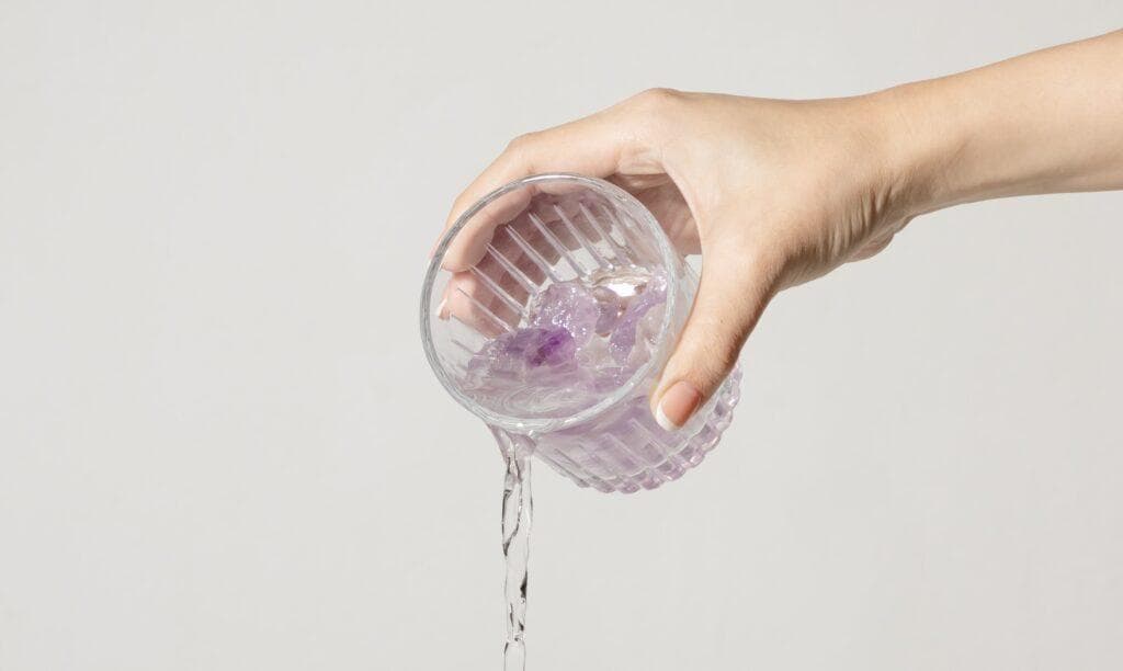 水晶淨化怎麼做？認識「風火水土」自然淨化法，與晶礦寶石來場能量約會吧！
