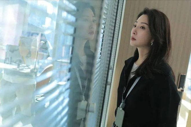 殷桃《凡人歌》：演绎职场困境下的女性突围