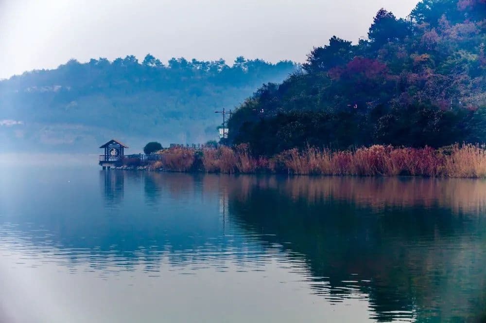 山隐水迢的东钱湖，流淌着令人惊羡的宋韵风华