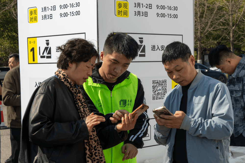 把课堂搬到车间、直播间、博览会……浙江工商职院师生共赴实践大课堂