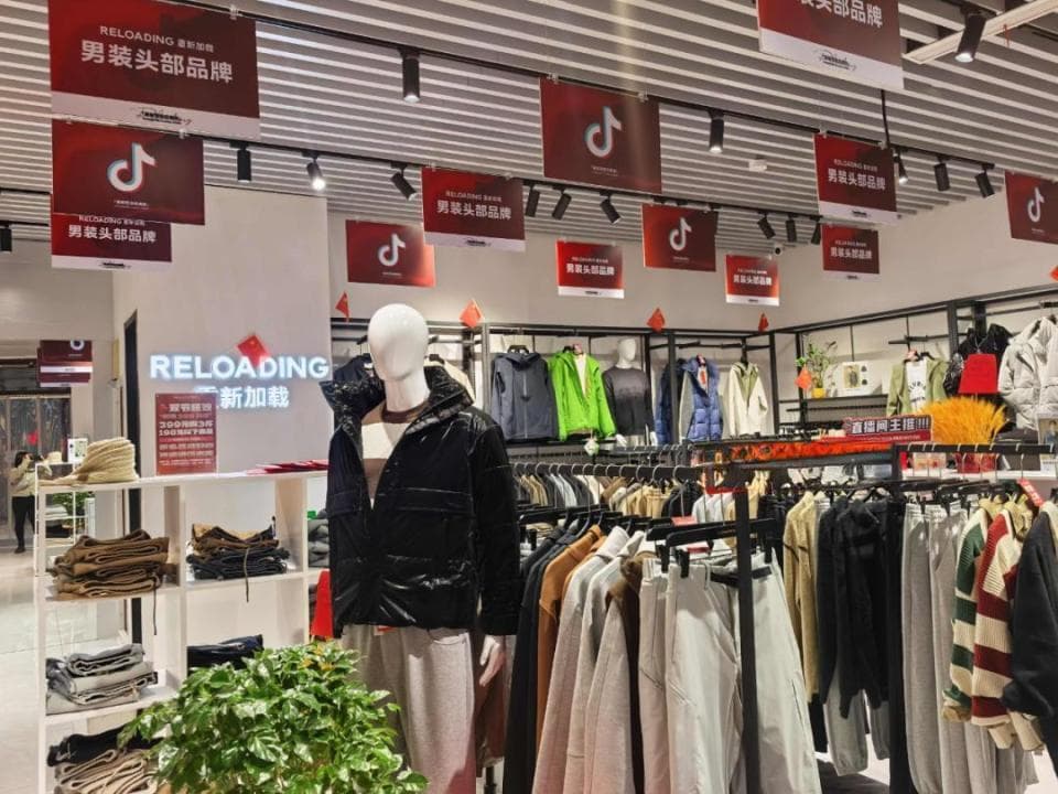 平台流量太贵，他们把电商开回线下