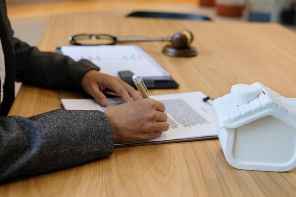 合同期满应提前多久通知员工：法律法规与实务操作深度解析