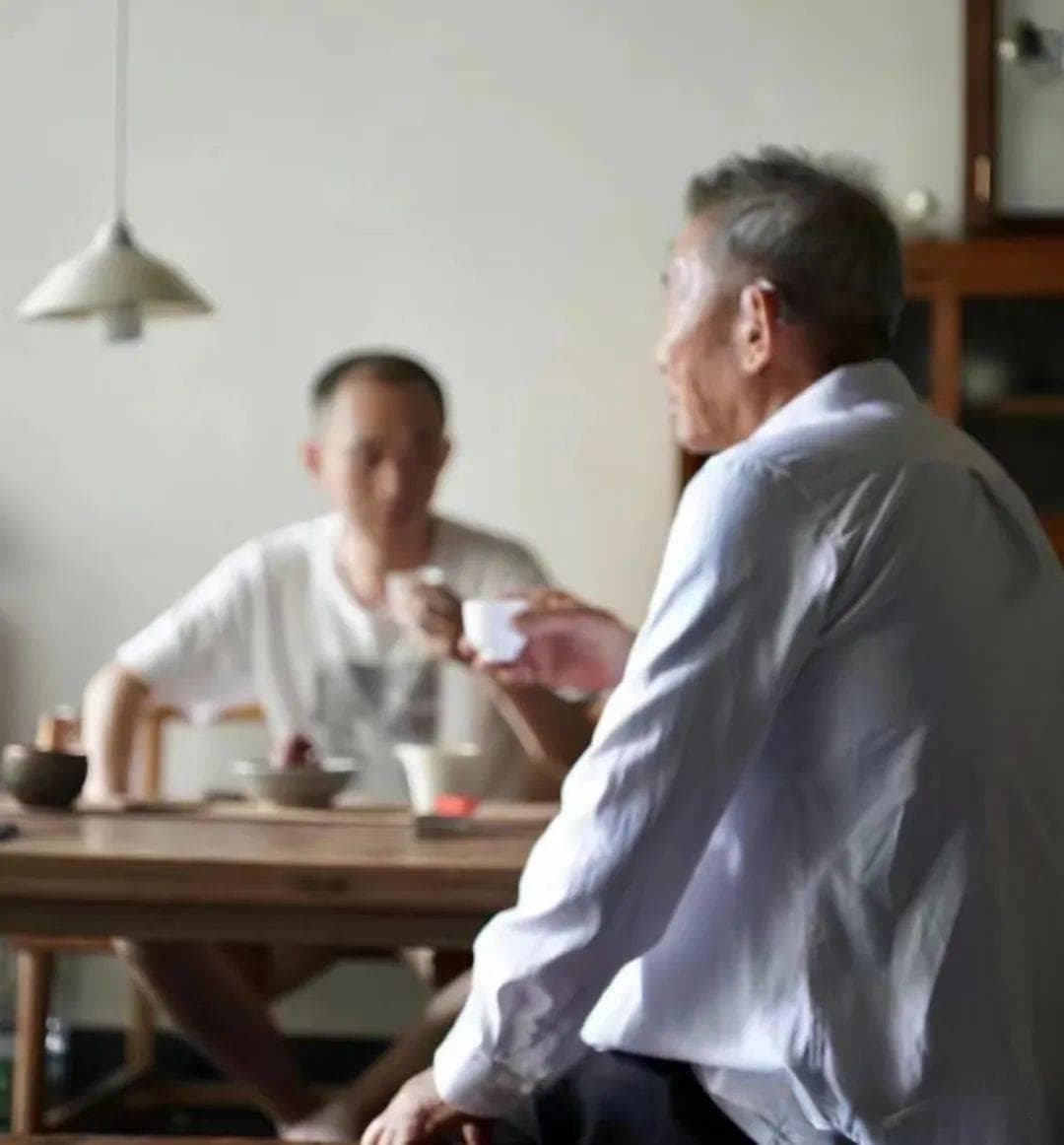 强烈建议中老年人多喝六堡茶，4大好处找上您