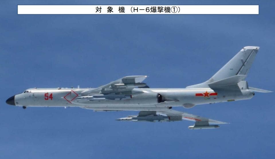055万吨大驱舰员：遭外军战斗机模拟攻击，周围全是敌舰敌机