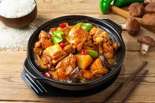 暗访曝黄焖鸡后厨触目惊心！总部道歉关店，全国突击检查启动
