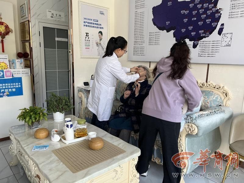 5元、10元一副的老花镜能买吗？眼科专家：部分人群可选择成品老花镜