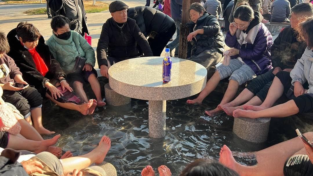 热气腾腾“闹”金陵4｜解锁南京免费温泉  这里卷起裤腿就能泡！