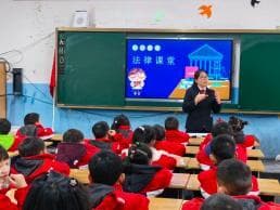 让法治之光照亮成长之路——思南法院开展“开学第一课”法治宣传活动