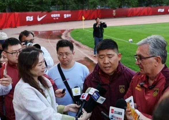 与前任大不相同！伊万最新训练4个细节曝光：国脚都看在眼里！