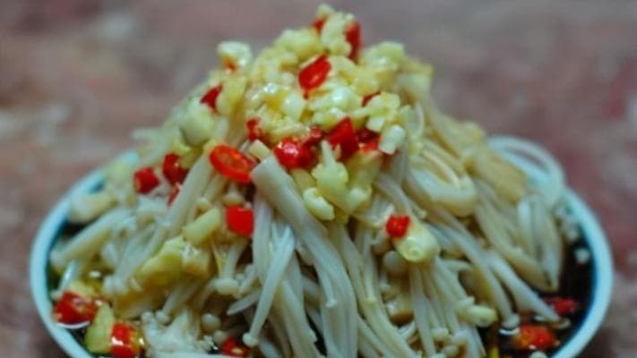 酸木耳拌金针菇，营养美味双重享受（打造健康饮食新风尚）