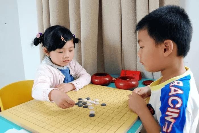 五子棋：培养孩子逻辑思维与专注力的优选棋类