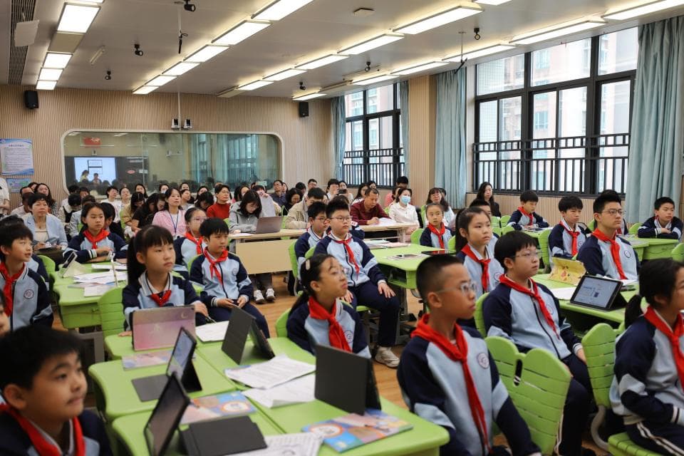 数智赋能跨学科，广州荔湾构建全方位育人体系