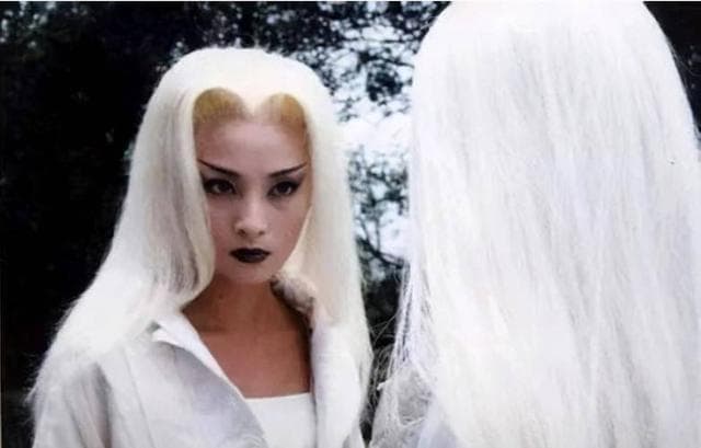 白发魔女练霓裳的武功有多强？前期只在6人之下，后期只在1人之下