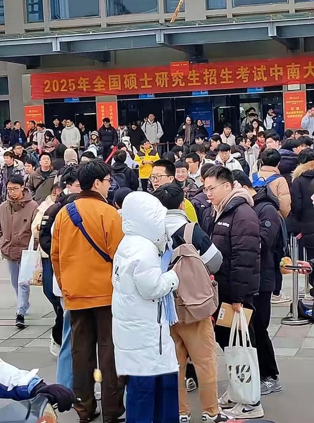 考研政治肖四一题未押中，考生直言：反押题太严重了，肖秀荣回应