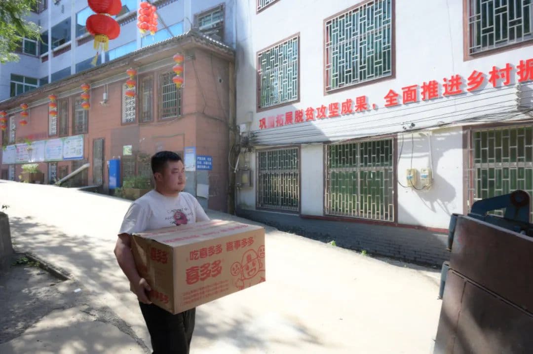 妈妈牺牲18年后，儿子也做了同样的选择
