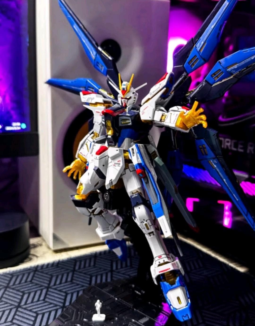高达模型发展历程：从简单拼装到互动体验