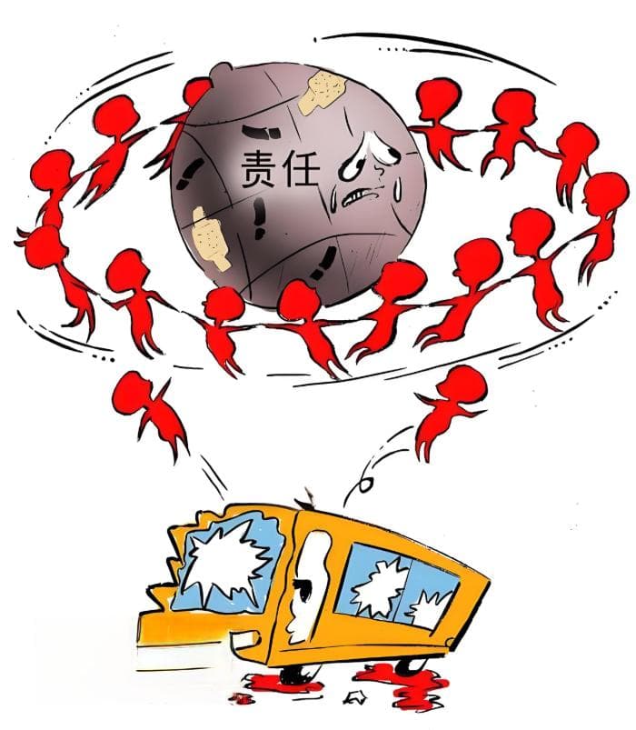 心理学上有过一个实验叫：责任分散效应实验（人群中的我们为什么会那样子的冷漠？）