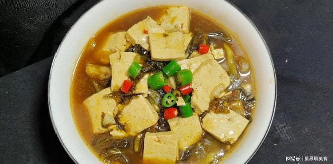 酸菜炖豆腐，酸爽开胃
